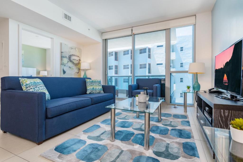 Апартаменты (Апартаменты с 1 спальней и видом на океан) апартамента Churchill Suites Monte Carlo Miami Beach, Майами-Бич
