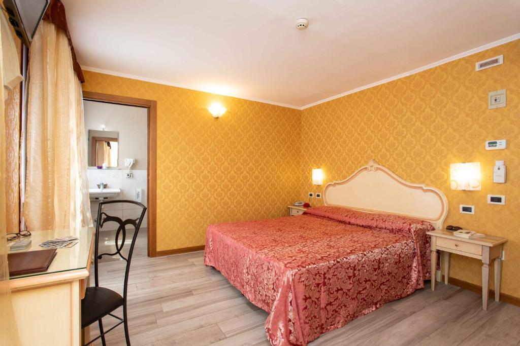 Двухместный (Двухместный номер с 1 кроватью или 2 отдельными кроватями) отеля Hotel Tintoretto, Венеция