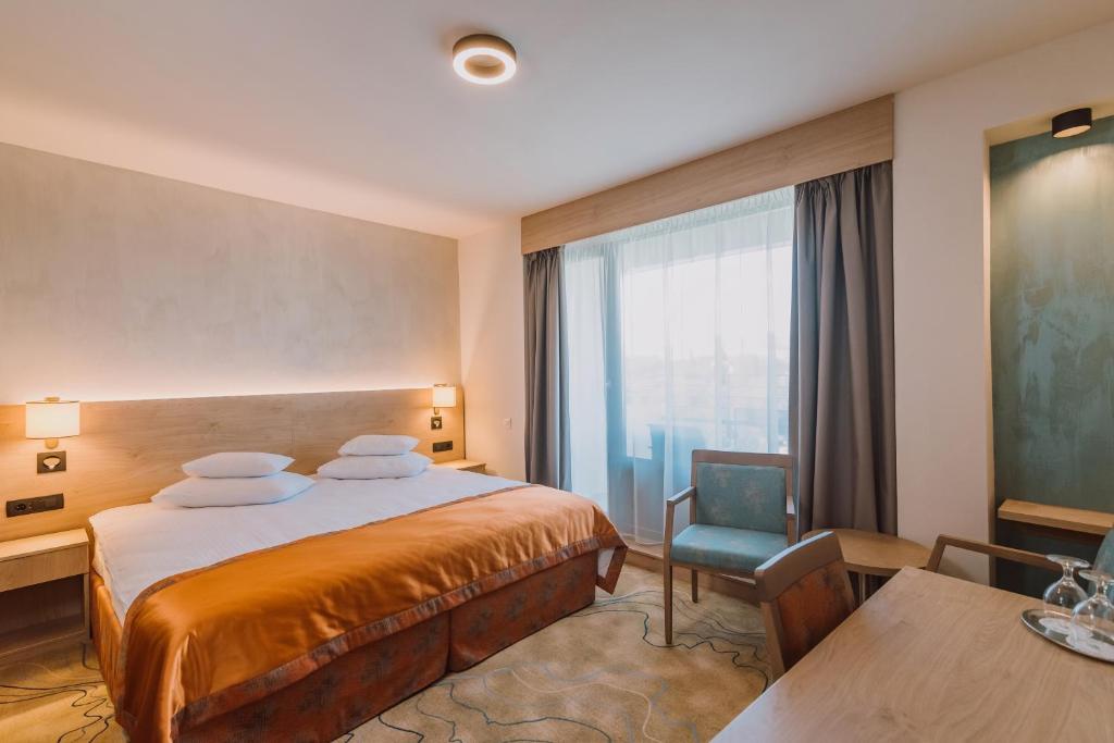 Двухместный (Улучшенный двухместный номер с 1 кроватью или 2 отдельными кроватями) отеля Hotel Faget, Совата