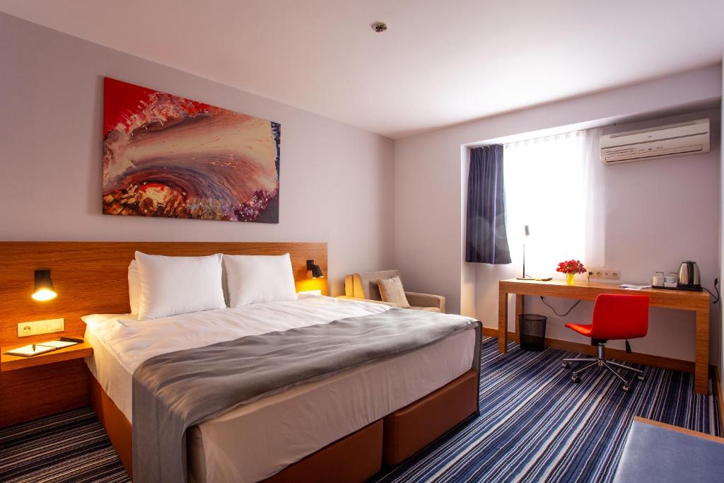 Трехместный (Трехместный номер с кроватью размера «king-size») отеля Best Western Terminus Hotel, София