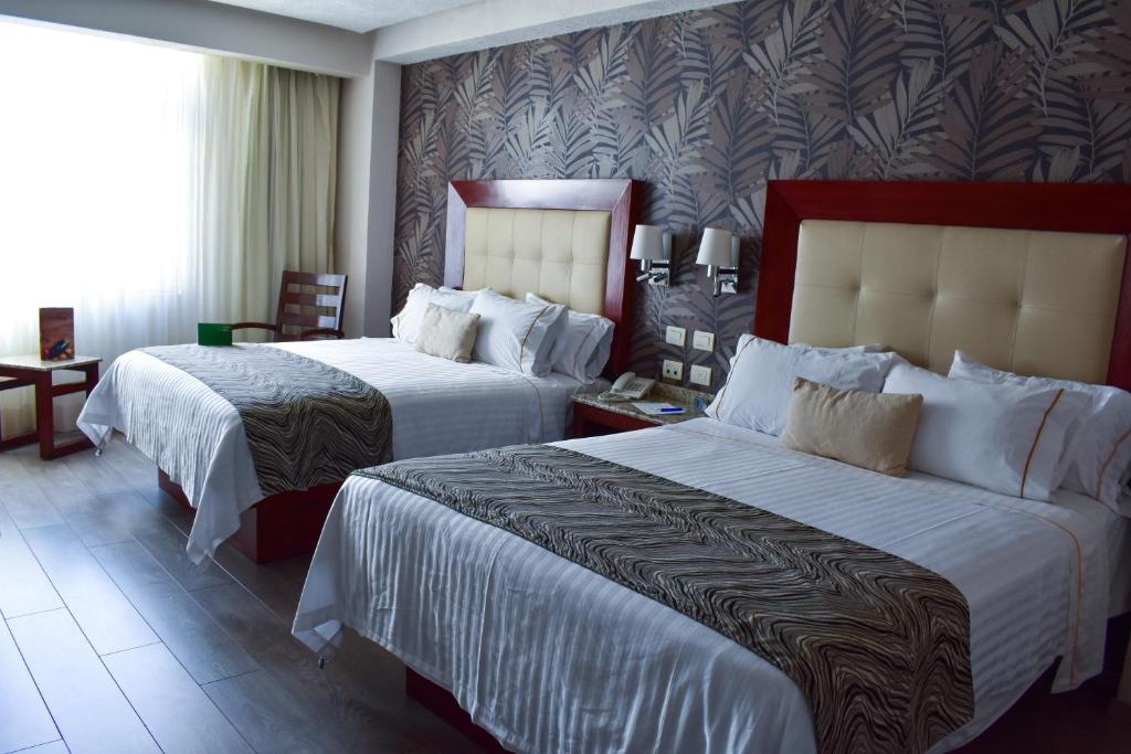 Двухместный (Двухместный номер с 2 двуспальными кроватями) отеля Hotel Portobelo, Гвадалахара