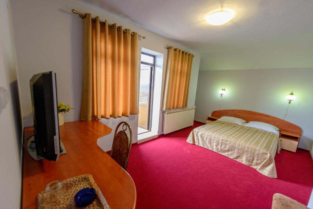Двухместный (Улучшенный двухместный номер с 1 кроватью) гостевого дома Pensiunea Imperial, Тыргу-Муреш