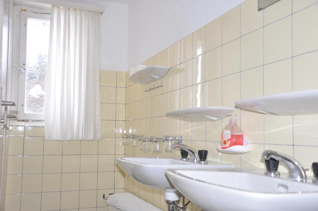 Четырехместный (Четырехместный номер с общей ванной комнатой) гостевого дома Chalet Speciale, Санкт-Мориц