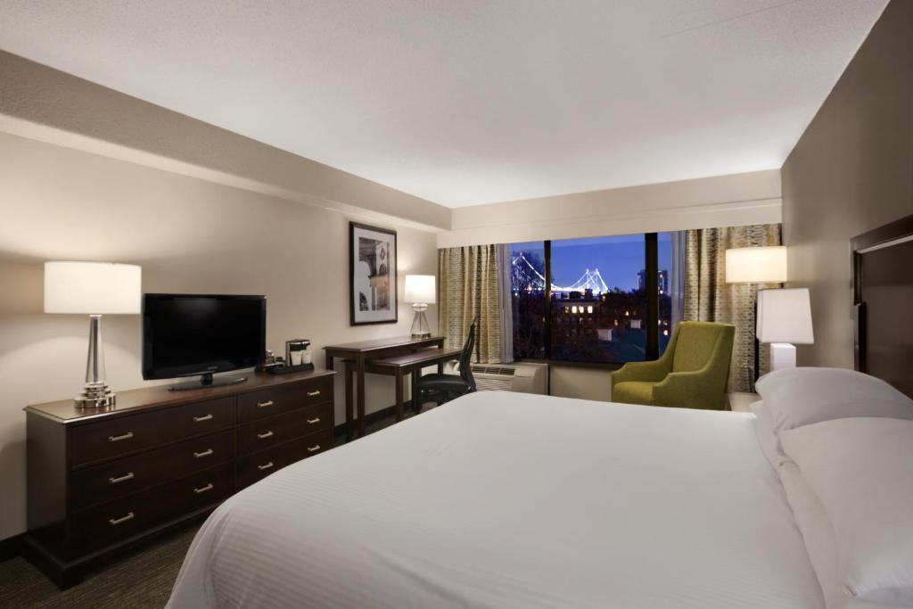 Двухместный (1 King Bed, Deluxe Mobility Accessible Room, Non-Smoking,), Wyndham Philadelphia-Historic District