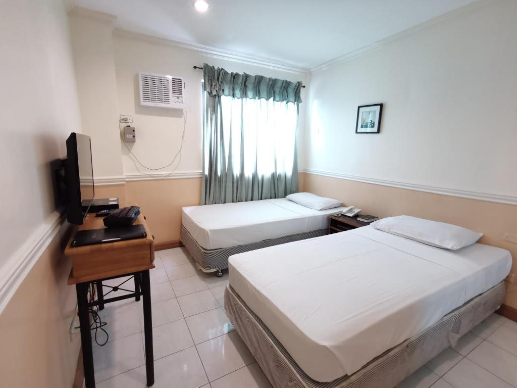Двухместный (Двухместный номер Делюкс с 2 отдельными кроватями) отеля Metro Park Hotel - Cebu City, Себу