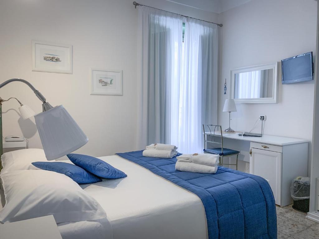 Двухместный (Двухместный номер эконом-класса с 1 кроватью или 2 отдельными кроватями) отеля Hotel Posta, Сиракузы