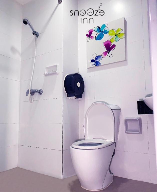 Трехместный (Трехместный номер с собственной ванной комнатой) хостела Snooze Inn @Dickson Road, Сингапур (город)