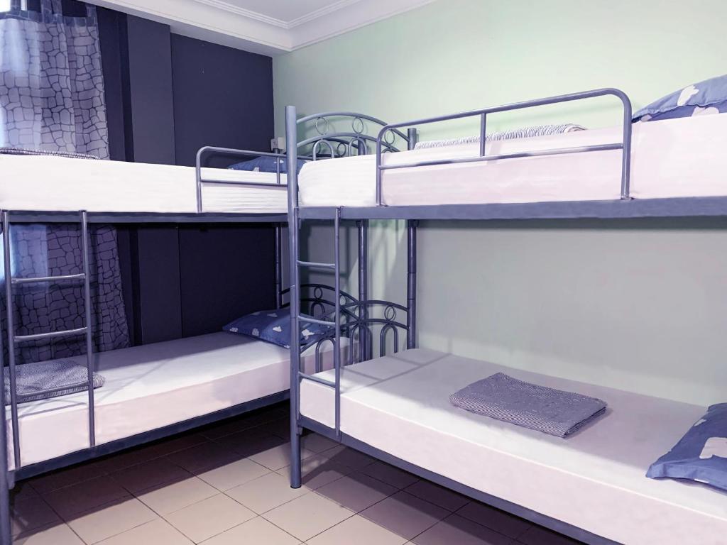 Номер (Кровать в общем 6-местном номере для мужчин и женщин) хостела Snooze Inn @Dickson Road, Сингапур (город)