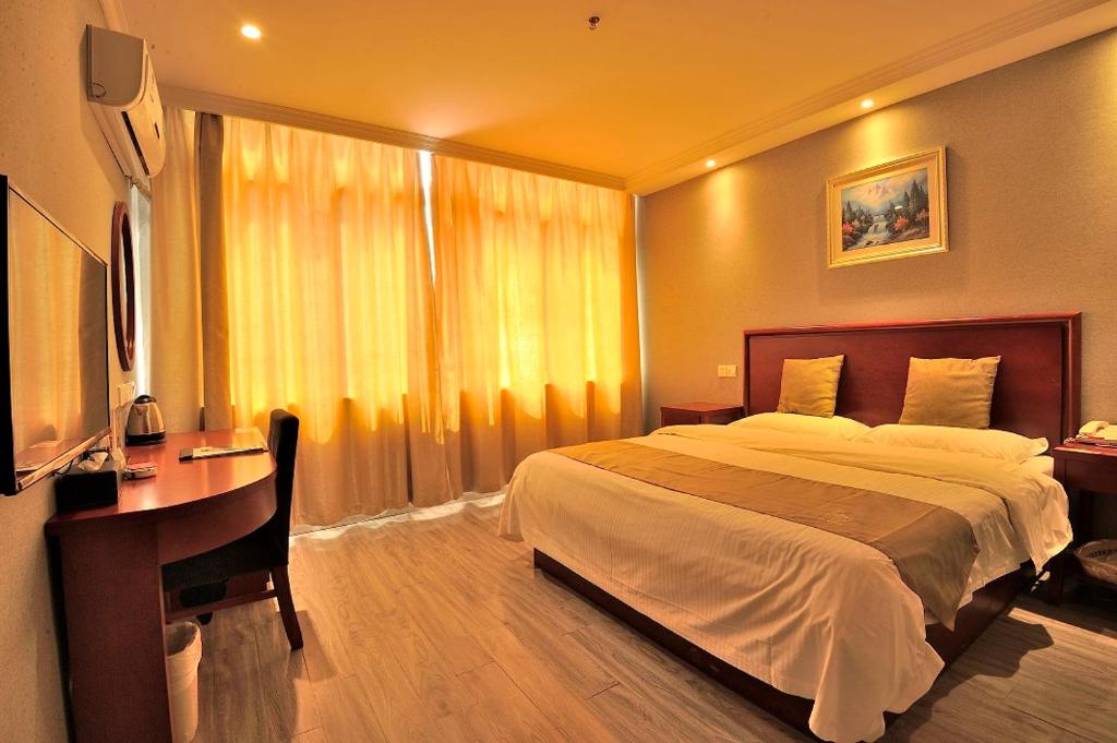 Двухместный (Для граждан континентальной части Китая — Номер с кроватью размера «king-size») отеля GreenTree Alliance JiangSu SuZhou Industrial Park LianFeng Plaza Hotel, Сучжоу