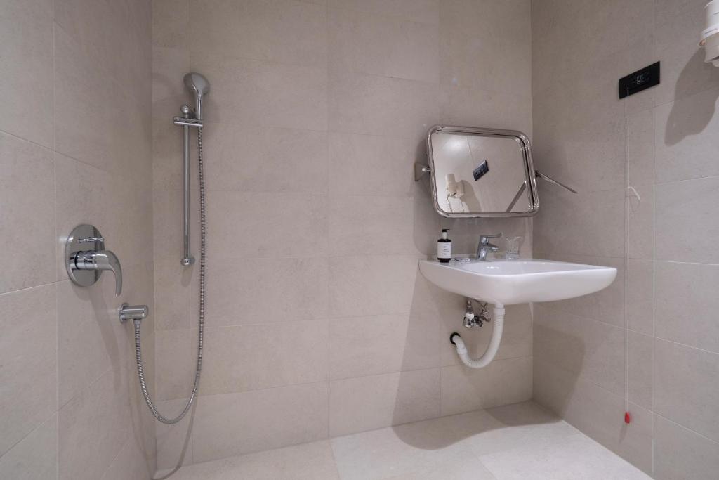 Сьюит (Suite - Mobility Access Roll in Shower/Non-Smoking), Wellness & Spa Hotel Verde