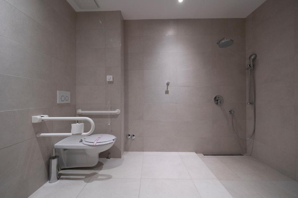 Сьюит (Suite - Mobility Access Roll in Shower/Non-Smoking), Wellness & Spa Hotel Verde