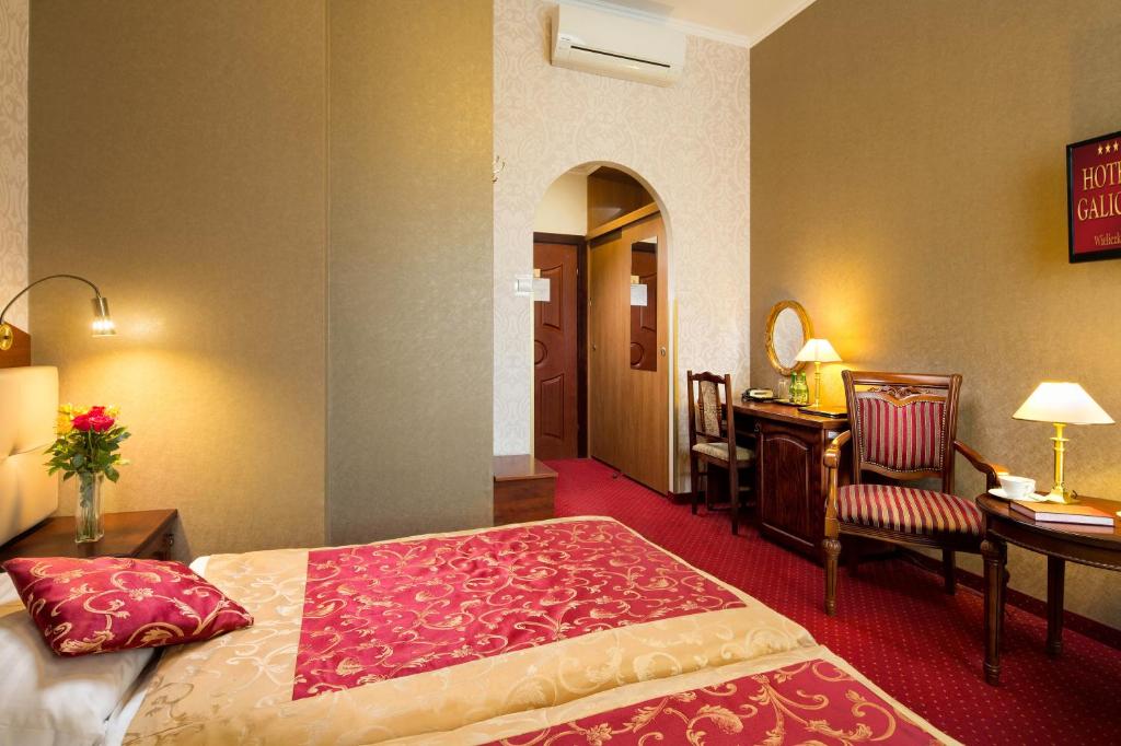 Двухместный (Двухместный номер Делюкс с 2 отдельными кроватями) отеля Hotel Galicja, Величка