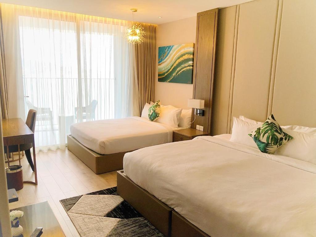 Четырехместный (Номер Делюкс с 2 кроватями размера «queen-size») апартамента Star Beach Panorama, Нячанг