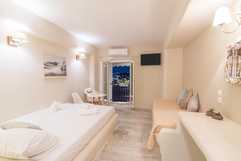 Двухместный (Двухместный номер Делюкс с 1 кроватью и видом на море) отеля Fratelli Rooms, Тинос