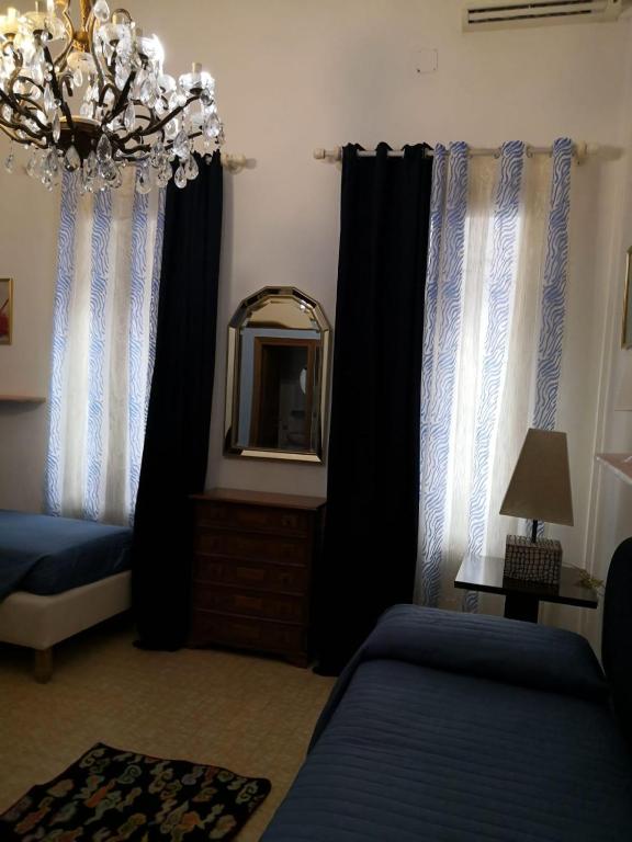 Четырехместный (Четырехместный номер с собственной ванной комнатой) гостевого дома Alloggi alla Scala del Bovolo, Венеция