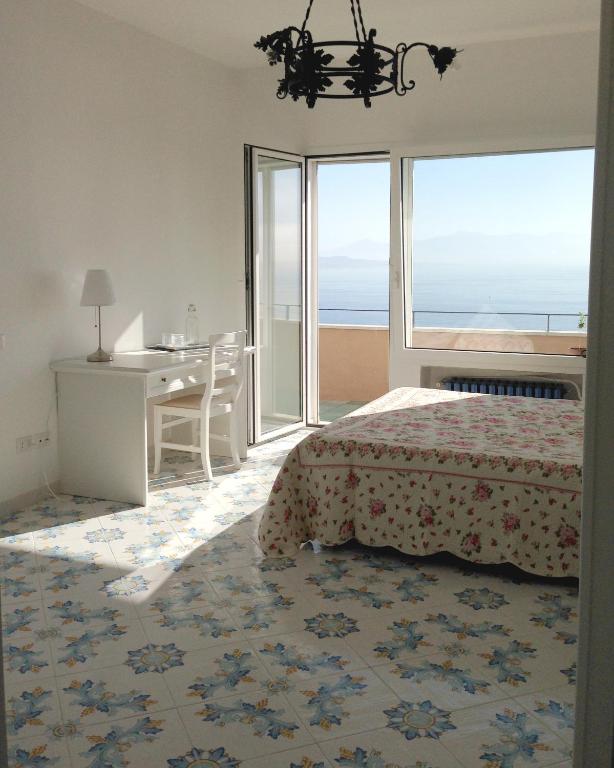Двухместный (Улучшенный двухместный номер с 1 кроватью и видом на море) отеля B&B Dipintodiblu', Неаполь
