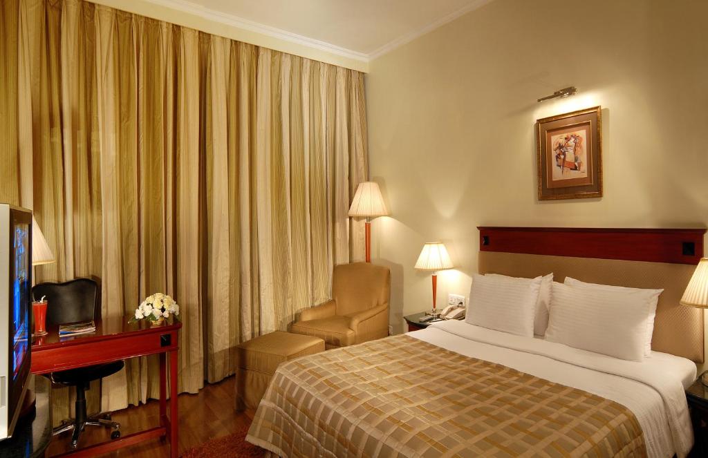 Двухместный (Standard Room with 24 Hours Check-in & Check out) отеля The Manohar Hyderabad, Хайдарабад