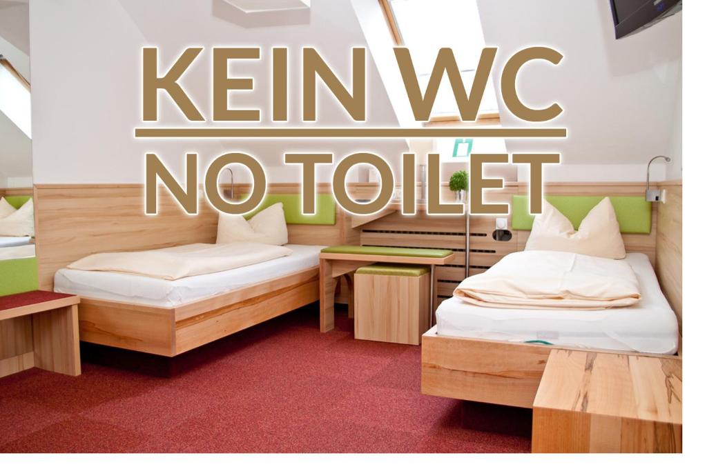 Двухместный (Двухместный номер с 2 отдельными кроватями и общим туалетом) отеля Hotel Zur Post, Мюнхен
