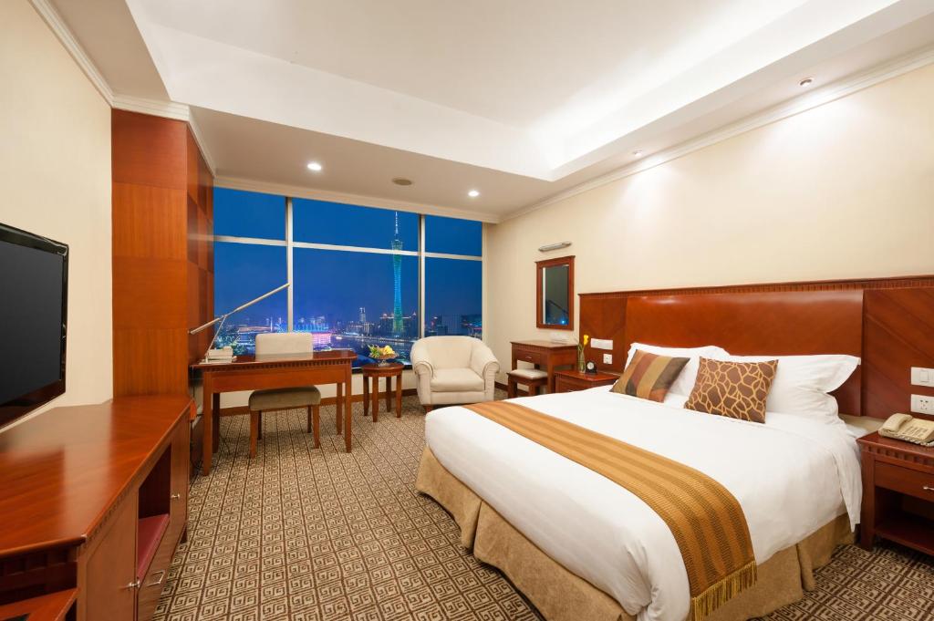 Двухместный (Представительский номер с кроватью размера «queen-size») отеля Ramada Pearl Hotel Guangzhou, Гуанчжоу