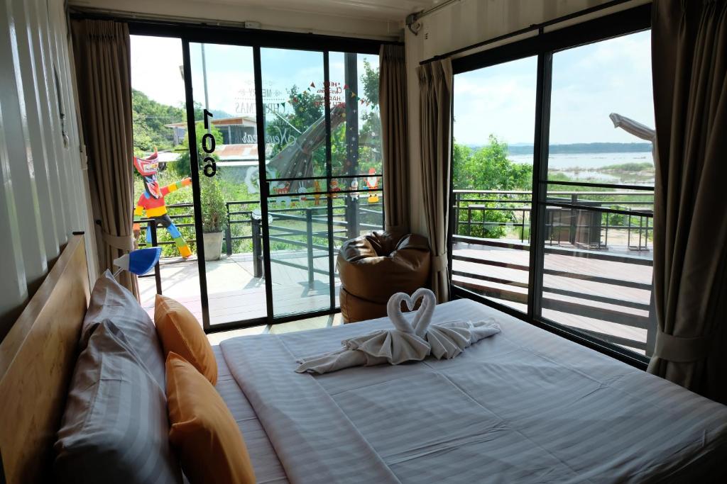 Двухместный (Улучшенный двухместный номер с 1 кроватью) отеля INBOX Living Rimkhong, Лей