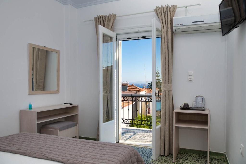 Двухместный (Двухместный номер с 1 кроватью и балконом, вид на море) гостевого дома Argonaftis Spetses, Спатсес