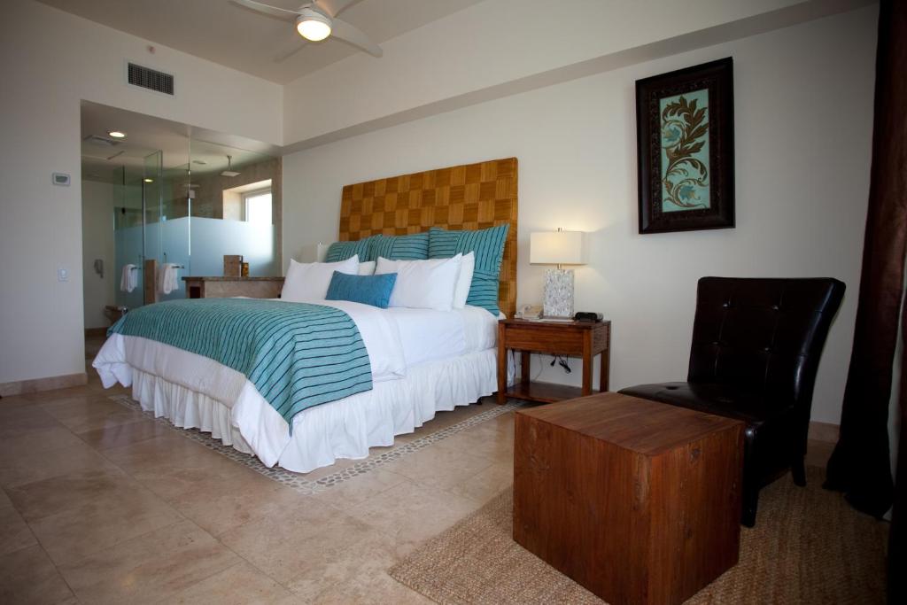 Сьюит (Two Bedroom Executive Oceanview Suite) отеля Cabo Villas Beach Resort & Spa, Кабо-Сан-Лукас