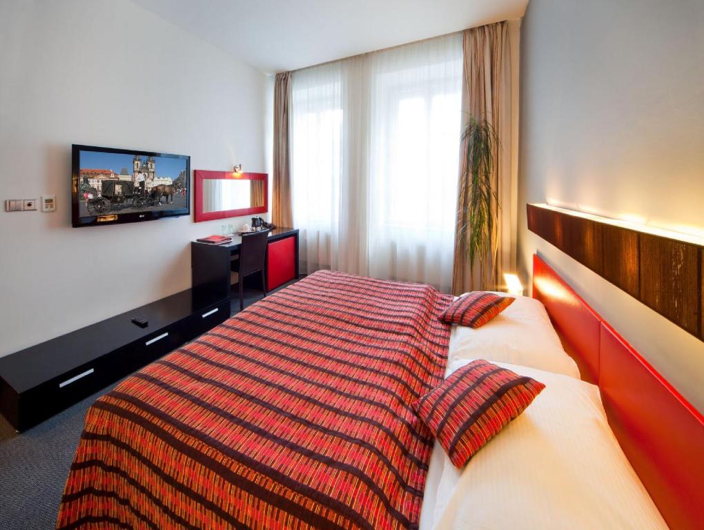 Двухместный (Двухместный номер с 1 кроватью или 2 отдельными кроватями и хорошим видом) отеля Prague Inn, Прага