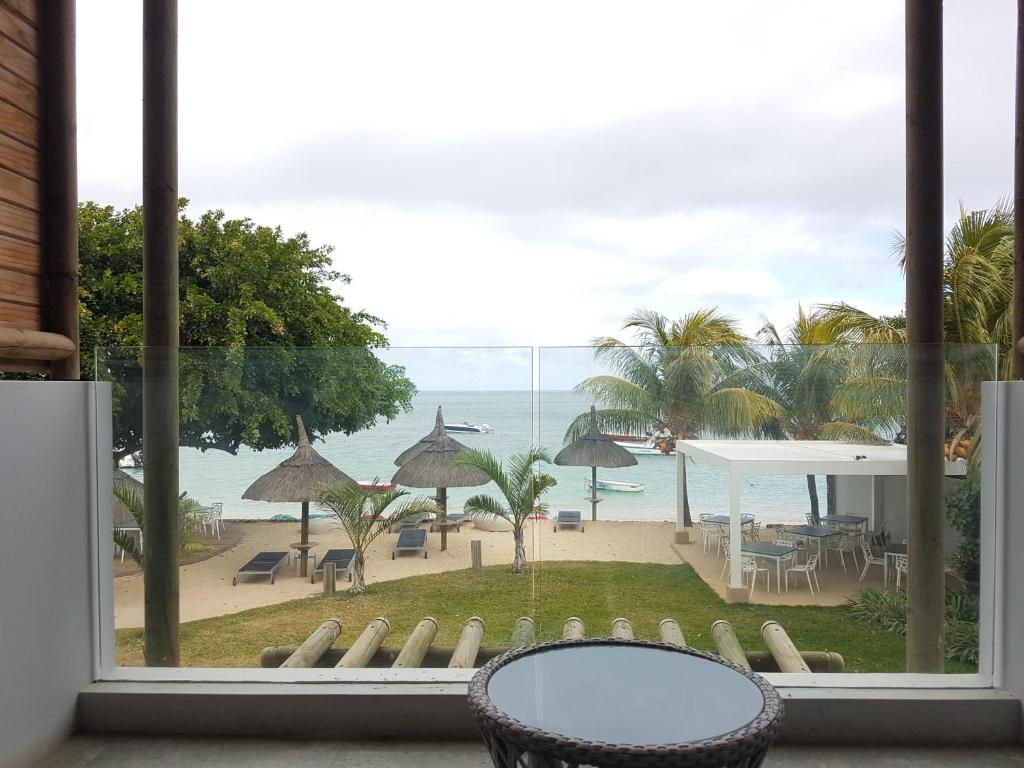 Двухместный (Двухместный номер с 1 кроватью и балконом, вид на море) отеля La Mariposa Mauritius, Ривьер Нуар