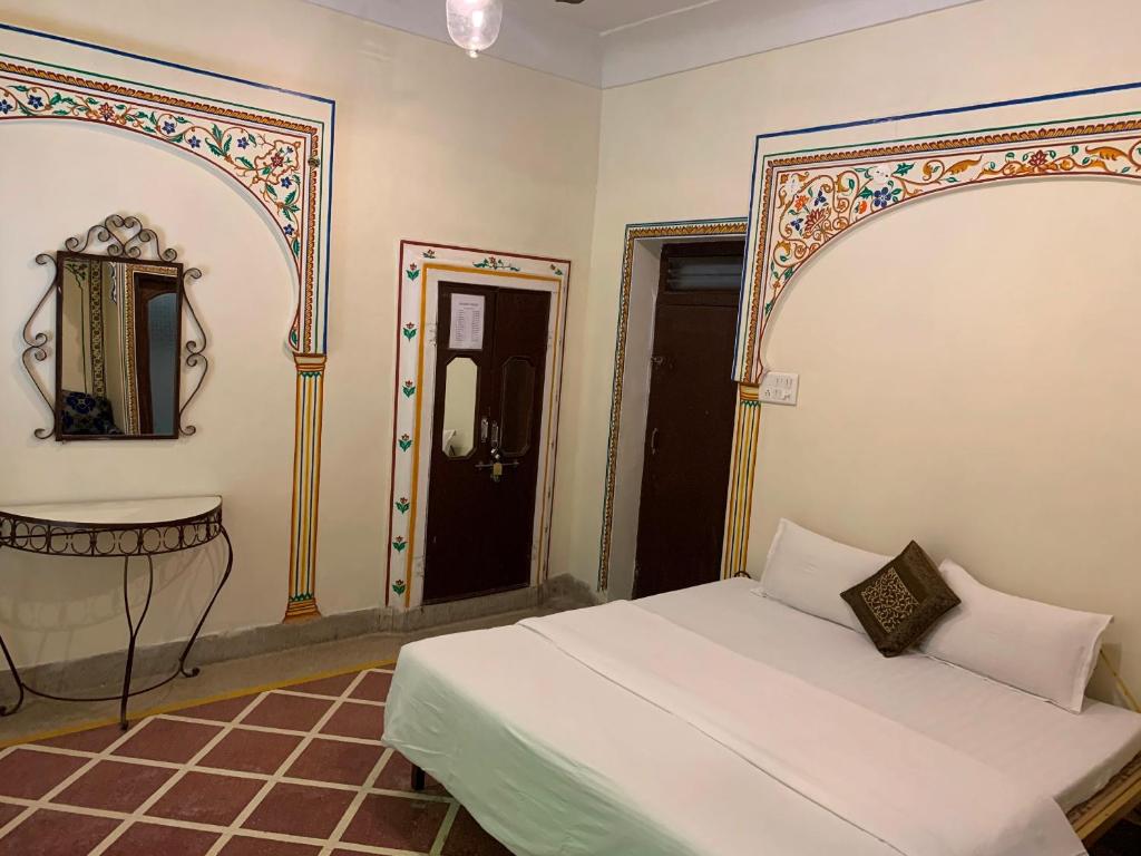 Двухместный (Стандартный номер с вентилятором) гостевого дома Vinayak Guest House, Джайпур