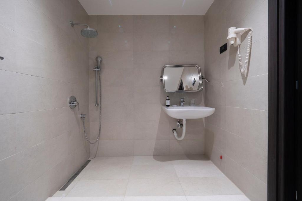 Сьюит (Suite - Mobility Access Roll in Shower/Non-Smoking), Wellness & Spa Hotel Verde