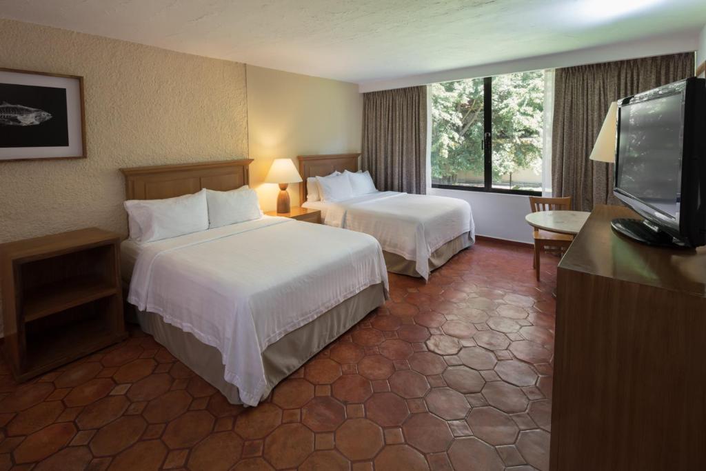 Двухместный (Double Room with Two Double Beds - Wheelchair Accessible) курортного отеля Holiday Inn Resort Ixtapa All-Inclusive, Икстапа