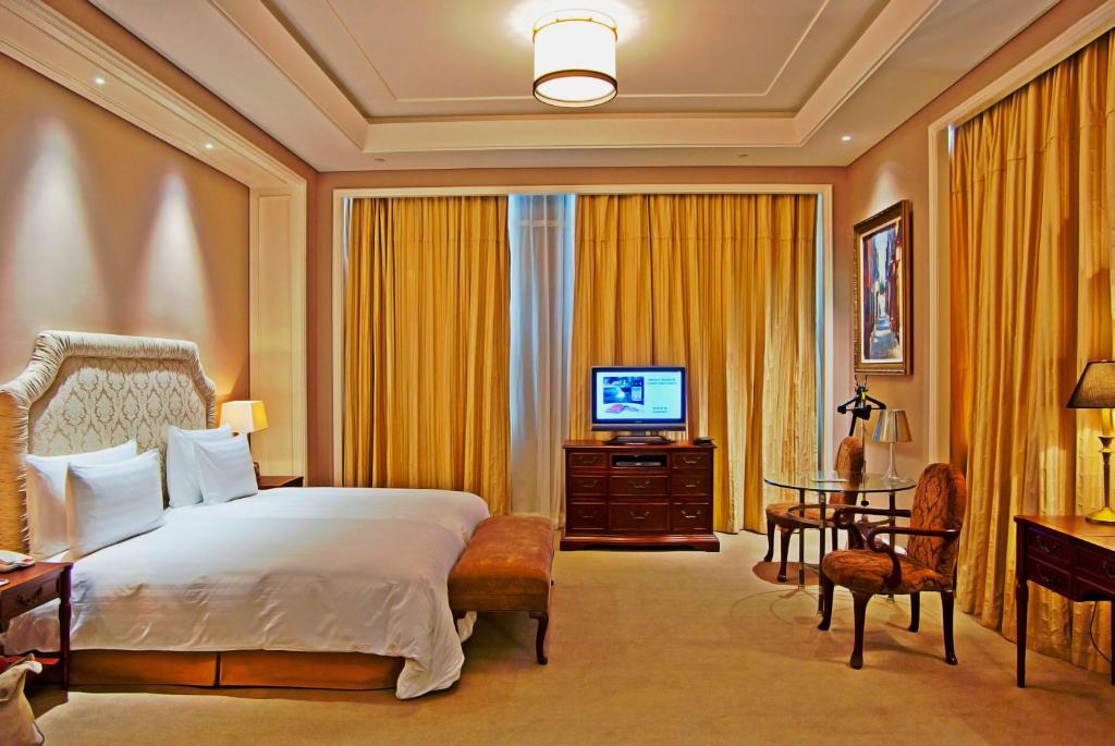 Двухместный (Представительский двухместный номер Делюкс с 1 кроватью или 2 отдельными кроватями) отеля Sunrise On The Bund, Шанхай