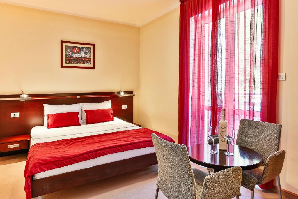 Двухместный (Двухместный номер с 1 кроватью и балконом) отеля Hotel Max Prestige, Будва