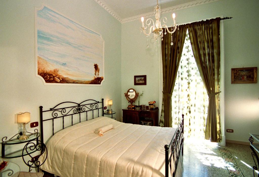 Трехместный (Улучшенный трехместный номер), B&B Art Suite Principe Umberto