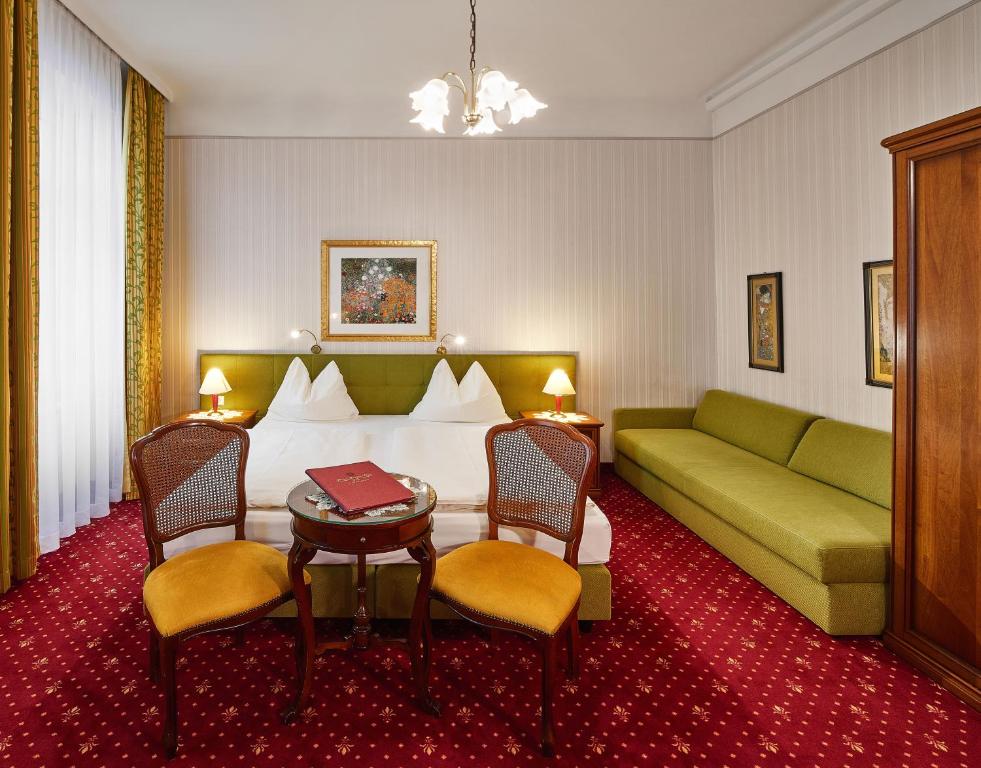 Четырехместный (Четырехместный номер с ванной) отеля Hotel Austria - Wien, Вена