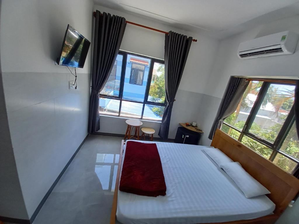 Двухместный (Стандартный номер с кроватью размера «king-size») отеля Phu Loc Motel, Куангнгай