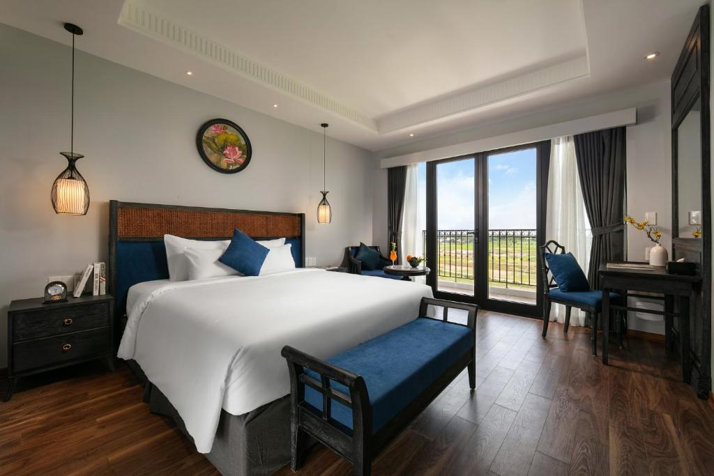 Двухместный (Excecutive Room - Pool and Green Field View) отеля Shining Riverside Hotel & Spa, Хойан