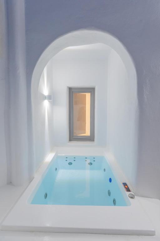 Сьюит (Large Suite with Hot Tub - Cave), Eternity Suites Santorini