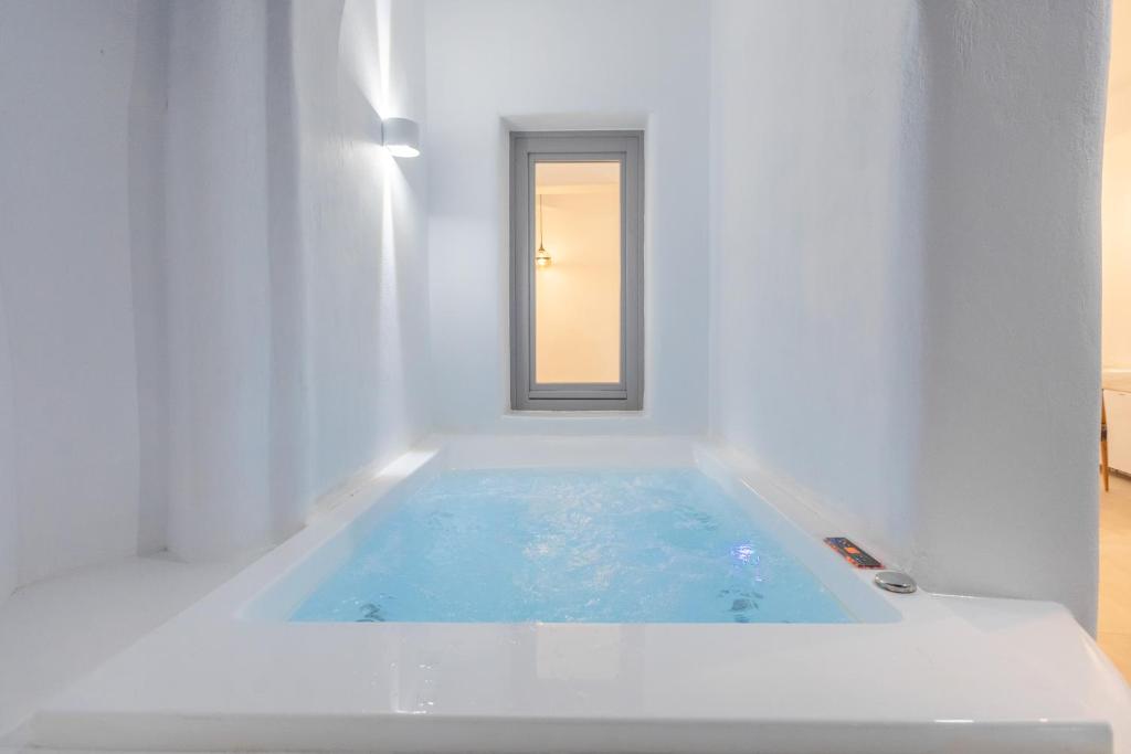 Сьюит (Large Suite with Hot Tub - Cave), Eternity Suites Santorini