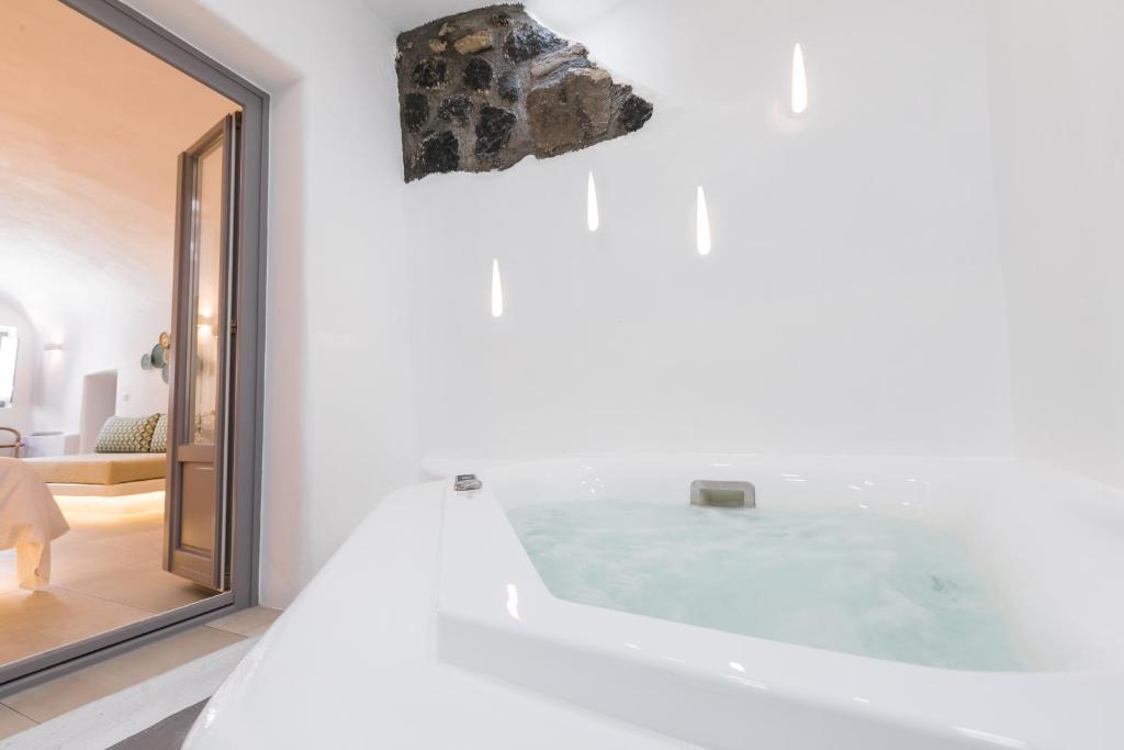 Сьюит (Suite with Hot Tub - Cave), Eternity Suites Santorini