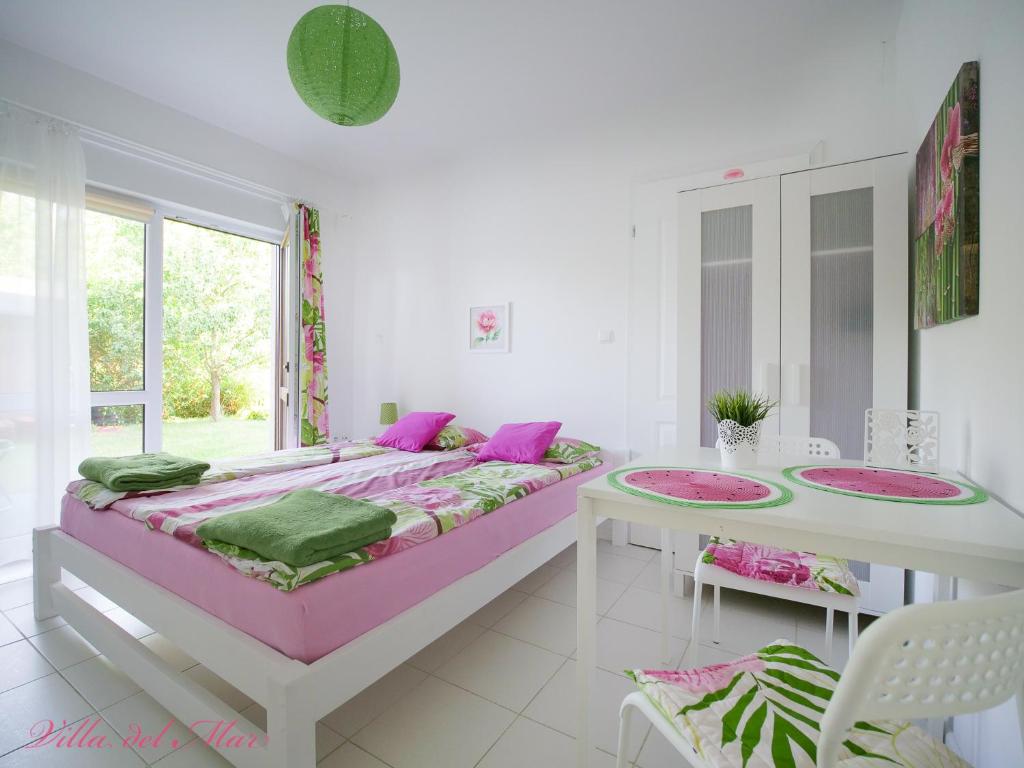 Двухместный (Двухместный номер с 1 кроватью и собственной ванной комнатой) семейного отеля Villa del Mar with garden, Леба