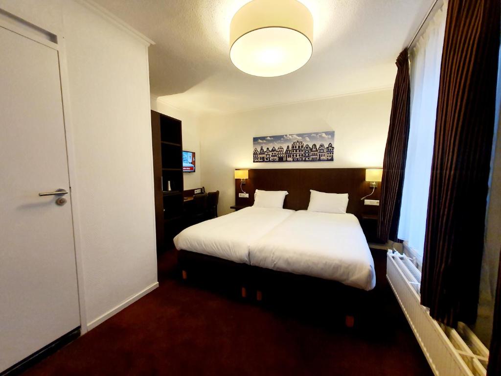 Двухместный (Двухместный номер с 2 отдельными кроватями — Доступ только по лестнице) отеля Hotel Nes, Амстердам