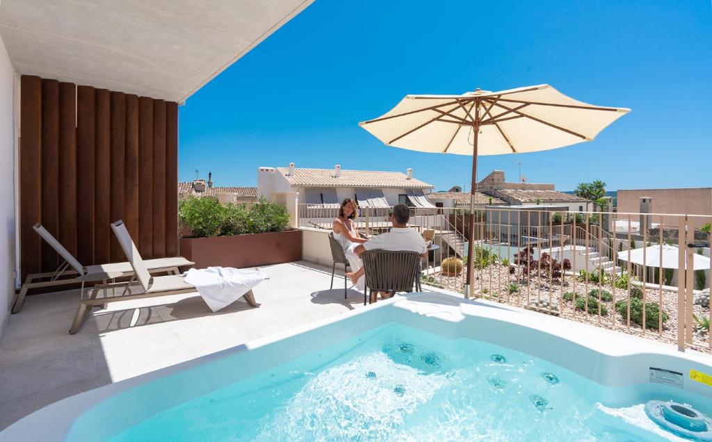 Сьюит (Suite with Terrace With Whirlpool Bath in Terrace) апарт-отеля Ynaira hotel & Spa, Кан-Пикафорт
