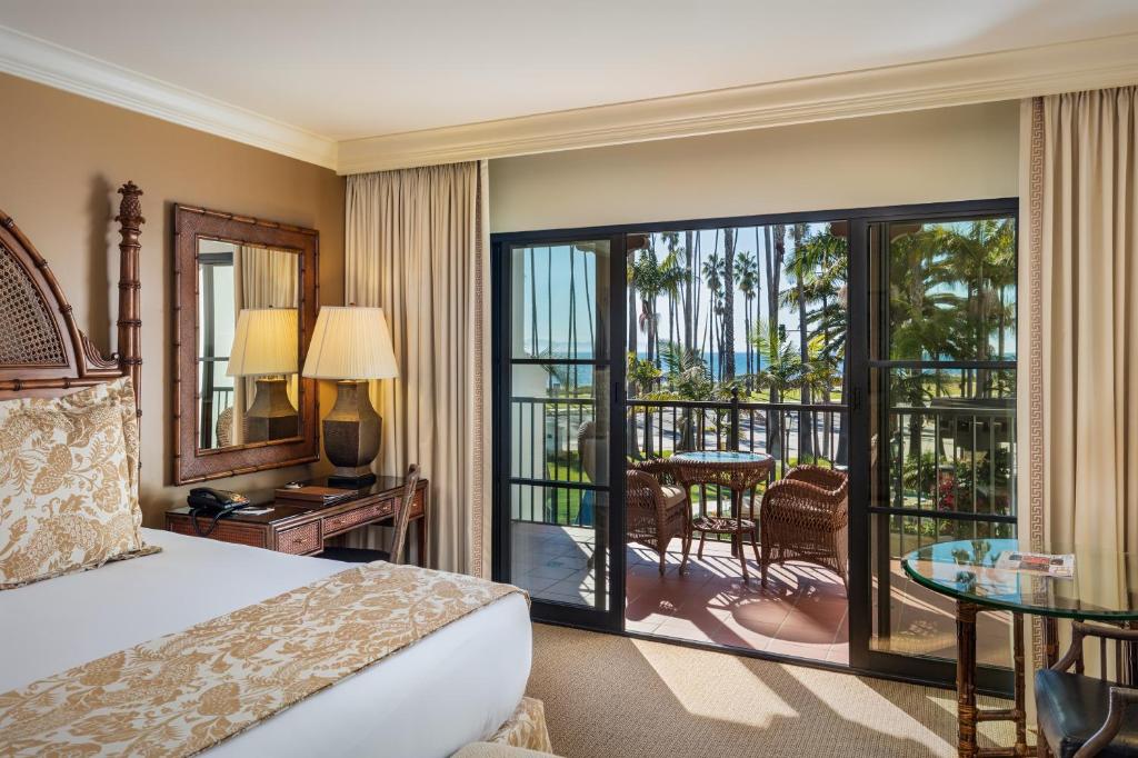 Двухместный (Номер с кроватью размера «king-size» и видом на океан) отеля Santa Barbara Inn, Санта-Барбара