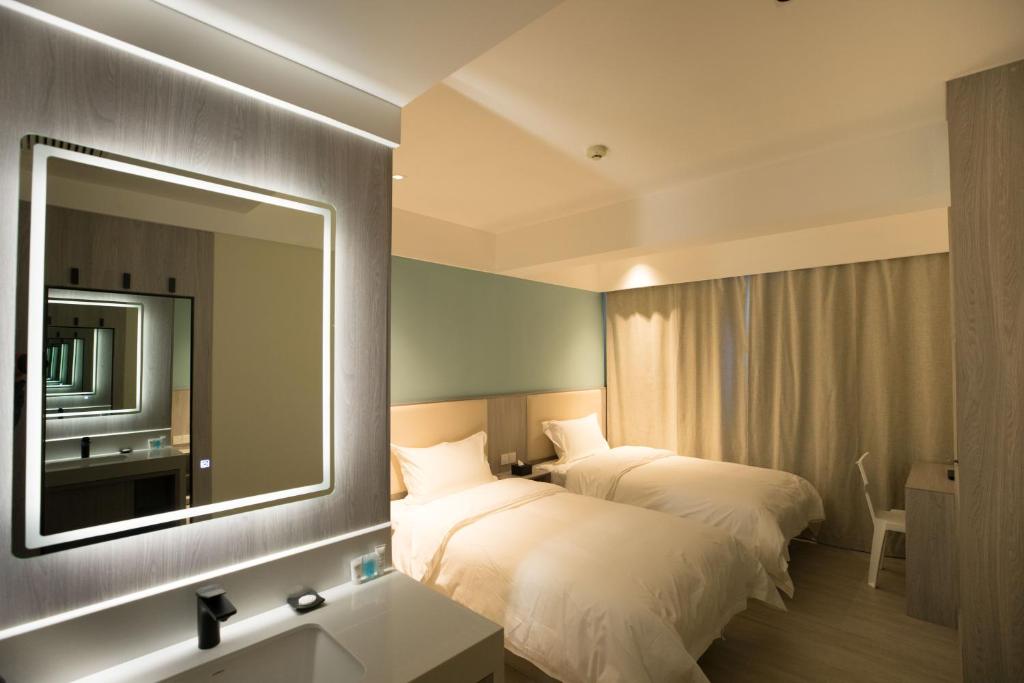 Двухместный (Классический двухместный номер с 2 отдельными кроватями) отеля Beijing Saga Hotel, Пекин