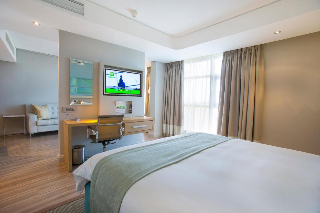 Сьюит (Люкс с кроватью размера «king-size» - Для некурящих) отеля Holiday Inn Mauritius Mon Trésor, Блу-Бей