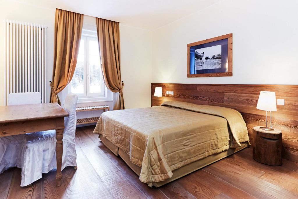 Двухместный (Стандартный двухместный номер с 1 кроватью или 2 отдельными кроватями) отеля Maloja Palace Suites, Малоя