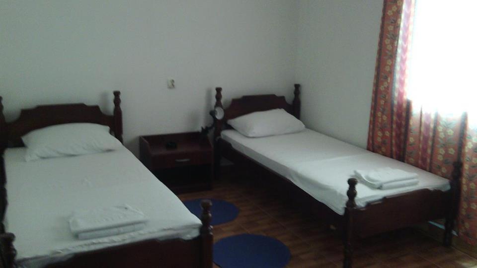 Двухместный (Двухместный номер эконом-класса с 2 отдельными кроватями) отеля Hotel Evropa, Подгорица