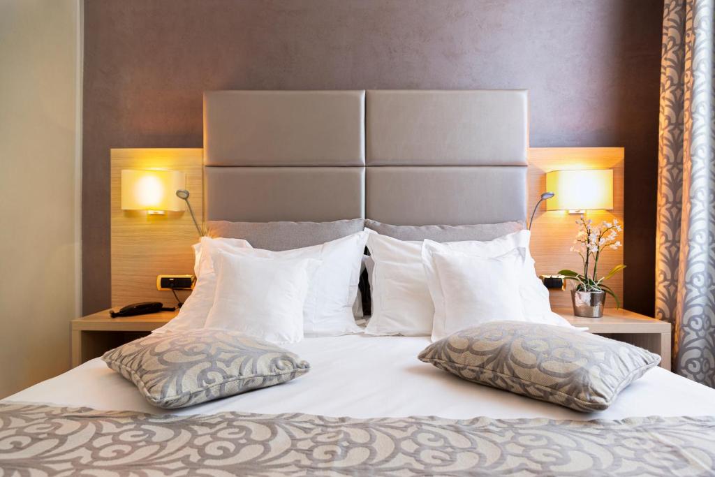 Двухместный (Улучшенный двухместный номер с 1 кроватью или 2 отдельными кроватями) отеля Hotel Villa Elisa & Spa, Бордигера