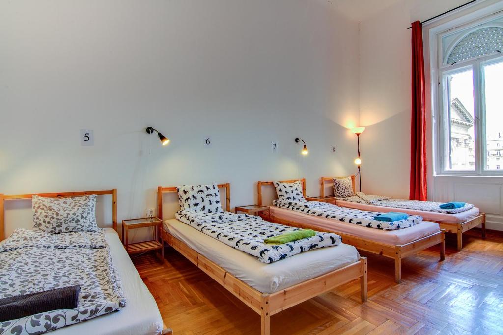Номер (Кровать в общем 4-местном номере для мужчин и женщин) хостела Pal's Hostel and Apartments, Будапешт